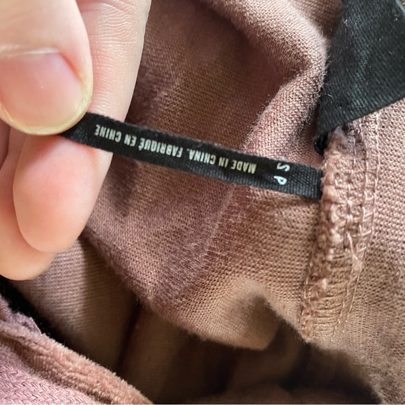 Urban Outfitters • Slouchy Vail Velour Hoodie Sweatshirt in Mauve - Picture 9 of 13